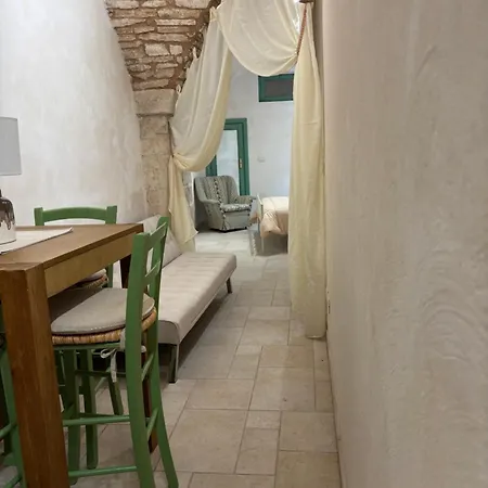 17 Per 2 Apartment